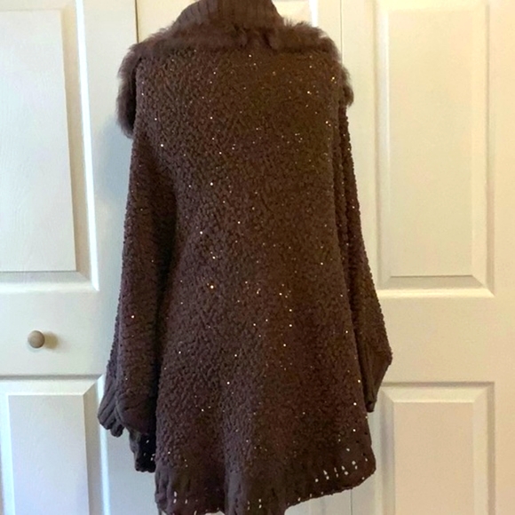 TALK OF THE WALK Vintage Brown and Sequin Poncho-M- Button Down - Picture 2 of 9